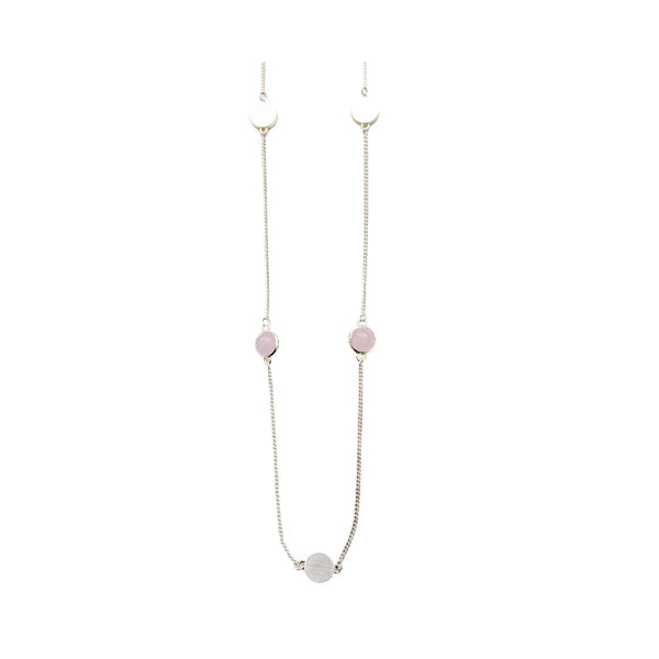 lang feminin lang halskæde med lyserøde sten