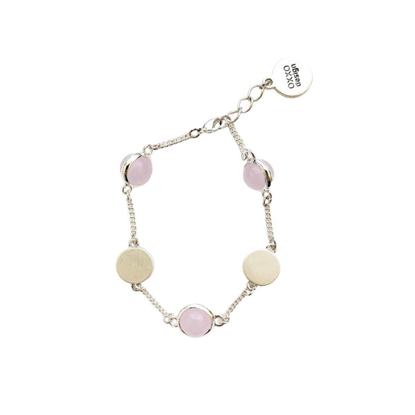 Feminin og sommerligt armbånd med lyserøde perler fra Oxxo Design